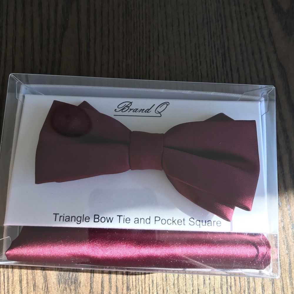 Burgundy Brand q triangle bow tie & pocket square